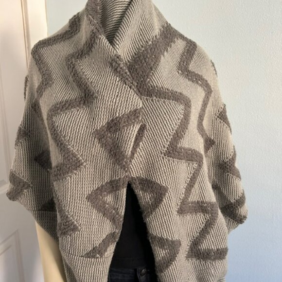 Madison 88 Grey Acrylic Sweater Wrap, One Size - Picture 3 of 5